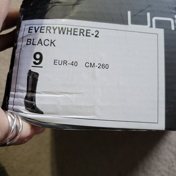 NWT WOMAN'S RHINESTONE VEGAN LEATHER COWBOY BOOTS SZ 9 - Picture 8 of 8